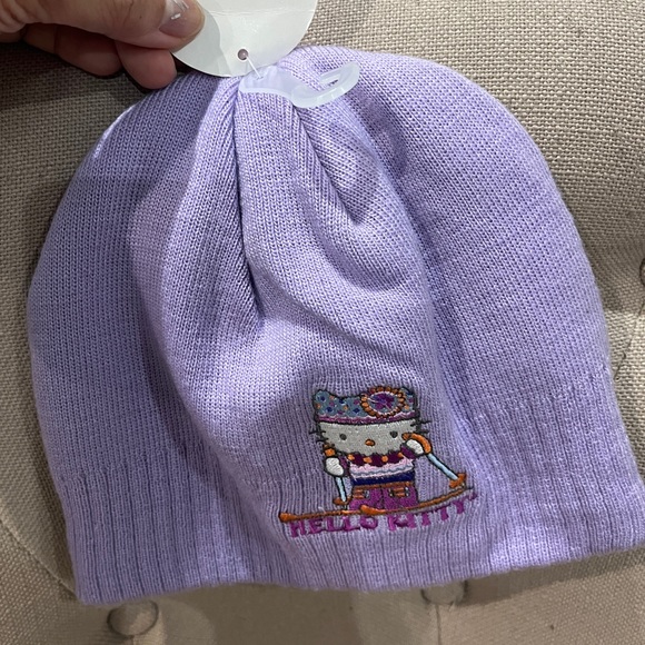 HELLO KITTY Beanie Hat Snow Lilac Embroidered Knit Toque Sanrio Apres Ski Girl - Picture 9 of 9